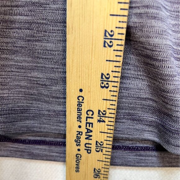 Under Armour Women V-Neck T-Shirt Medium Gray  Short Sleeve Activewear Heat Gear - Picture 6 of 11